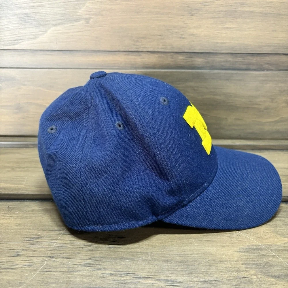 University of Michigan Wolverines Adidas Hat Cap Fitted Size 6 7/8‎